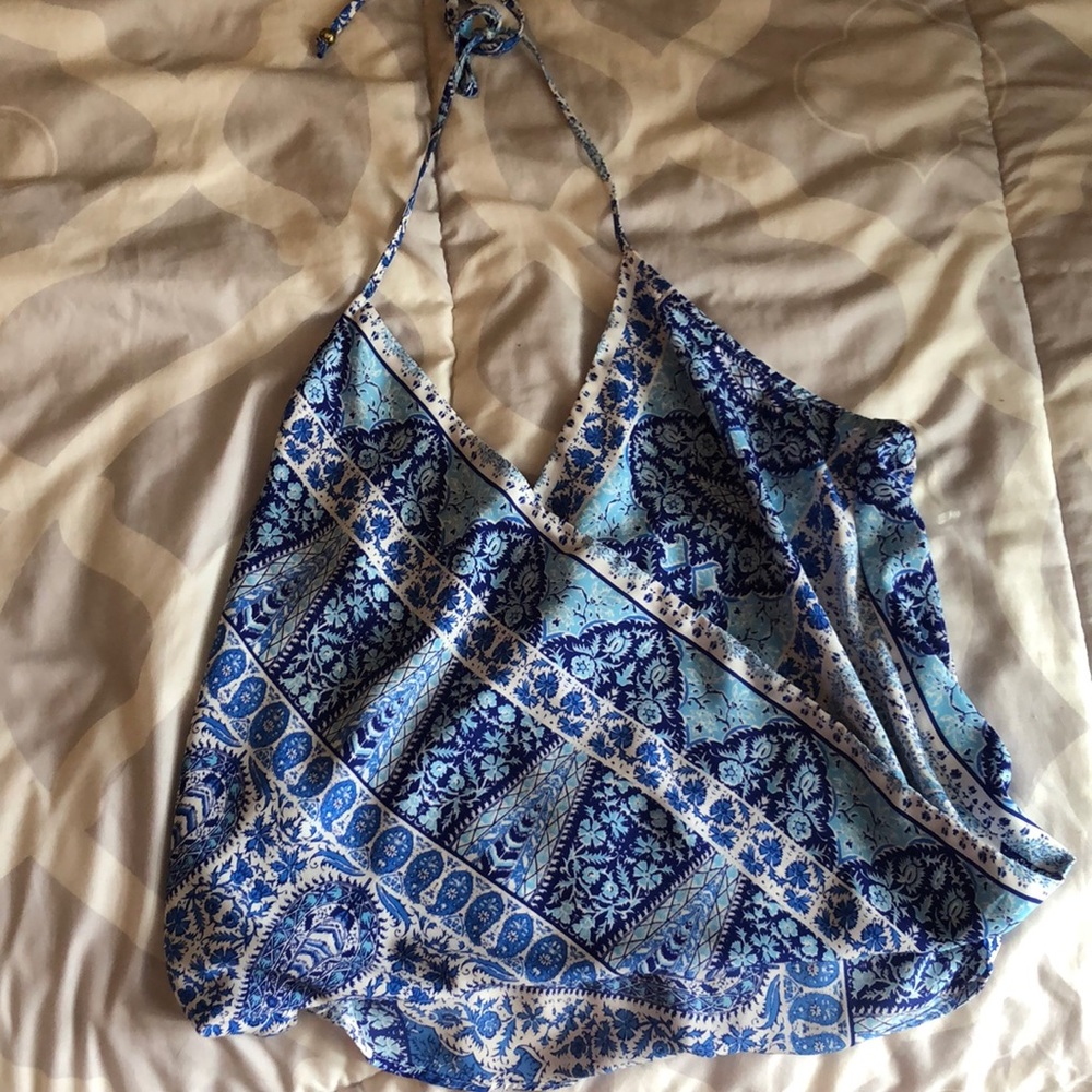 Flowy halter